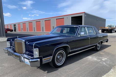 lincoln continental 1979.